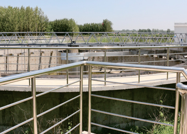 污水处理站现场(图1)